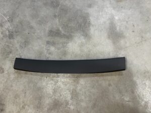 GÓRNA OSŁONA TAPICERKA TYLNEJ KLAPY AUDI Q7 4M