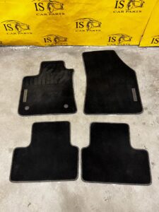 KOMPLET DYWANIKI WYCIERACZKI WELUROWE ORYGINALNE RENAULT MEGANE IV HB