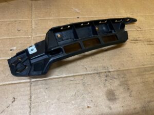 ŚLIZG MOCOWANIE WSPORNIK ZDERZAKA TYŁ PRAWY PORSCHE PANAMERA 970 I LIFT