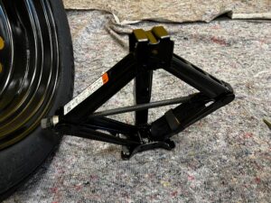 ZESTAW NAPRAWCZY KOŁO DOJAZDOWE LEWAREK FORD ESCAPE MK4 KUGA MK3 155/70 R17