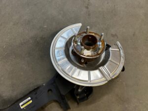 ZWROTNICA PIASTA WAHACZ TYŁ LEWY FORD ESCAPE MK4 FWD 2WD 1.5 ECOBOOST