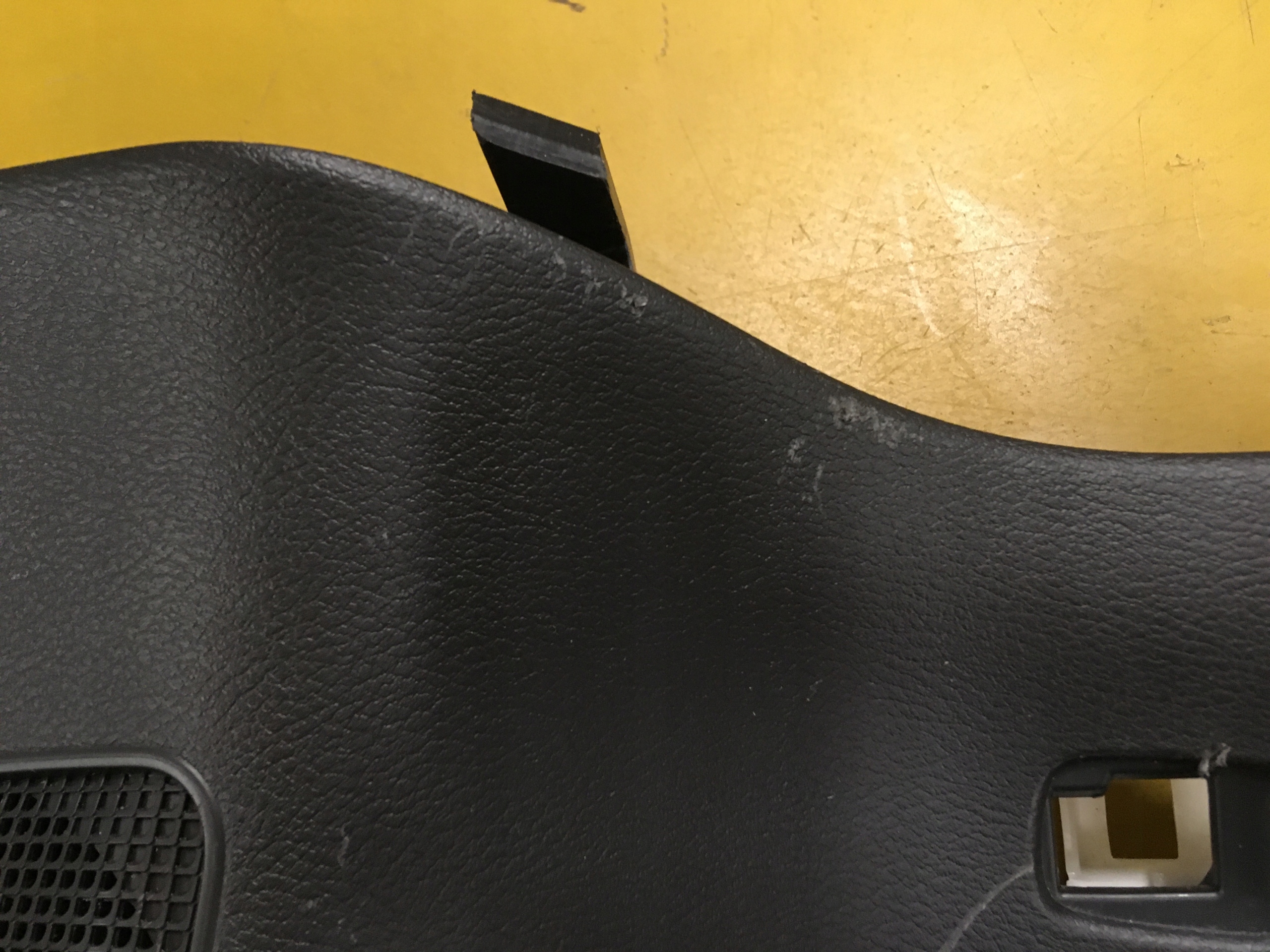 LEWY BOCZEK TAPICERKA BAGAŻNIKA INFINITI Q30