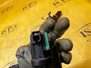 ZAMEK SIŁOWNIK RYGIEL KLAPY BAGAŻNIKA CHEVROLET CORVETTE CABRIO C5 97-04