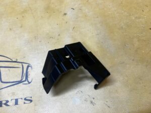 PŁYTA OSŁONA MOCOWANIE PRZEWODÓW PALIWA PORSCHE MACAN 95B