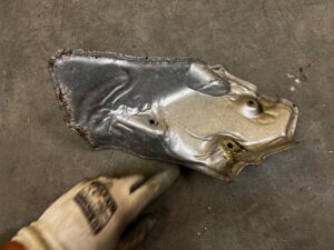 BLACHA OSŁONA TERMICZNA ŁAPY SILNIKA LEWA MERCEDES GLS X166