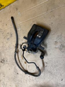 ZACISK HAMULCOWY TYŁ LEWY PEUGEOT 508 I 2.0 HDI RXH 4HYBRID