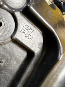 WSPORNIK MOCOWANIE CZUJNIKA MARTWEGO POLA LEWY RANGE ROVER VELAR L560