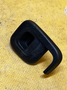 OSŁONA ZAŚLEPKA CIĘGNA KANAPY LEWY TYŁ DACIA SANDERO STEPWAY III 2023R