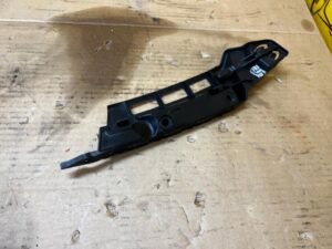 ŚLIZG MOCOWANIE WSPORNIK ZDERZAKA TYŁ LEWY PORSCHE PANAMERA 970 I LIFT