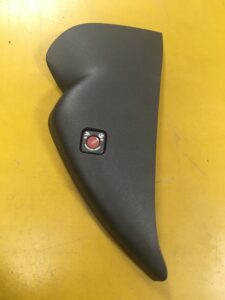 PRAWA ZAŚLEPKA OSŁONA BOCZEK DESKI PEUGEOT 308 T9