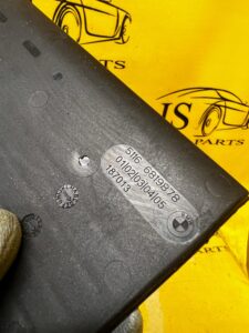 OSŁONA ZAŚLEPKA PODKŁADKA PÓŁKI UCHWYTU NA KUBKI BMW 5 G30