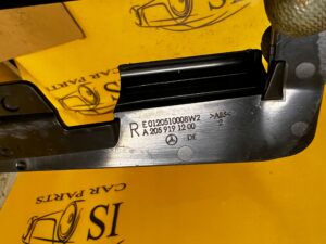 ZAŚLEPKA OSŁONA SZYNY FOTELA PRAWA MERCEDES E W213