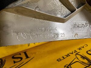 POSZYCIE OSŁONA OBUDOWA SŁUPKA PRZÓD A LEWY MERCEDES CLS W218