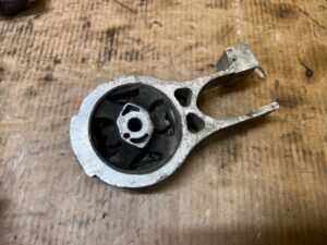 ŁAPA MOCOWANIE PODUSZKA SILNIKA PEUGEOT 508 I 2.0 HDI