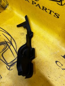 ŚLIZG WSPORNIK MOCOWANIE MASKI PODSZYBIA PRAWY RANGE ROVER EVOQUE II L551