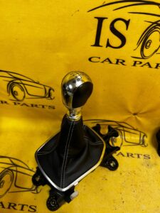 GAŁKA LEWAREK MIESZEK SKÓRA FORD FIESTA MK8