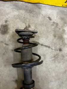 NOGA ZWROTNICA AMORTYZATOR PRZÓD PRAWY PORSCHE CAYMAN S 987