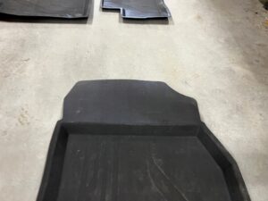 DYWANIK WYCIERACZKA GUMOWA PRZÓD PRAWY ORYGINALNY RENAULT KADJAR