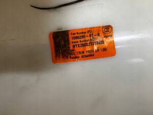 OSŁONA POSZYCIE SŁUPKA C TYŁ LEWE LEWY TESLA MODEL 3 PRZEDLIFT