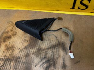 GŁOŚNIK OSŁONA ZAŚLEPKA SŁUPKA A PRZÓD LEWY BOSE INFINITI G37