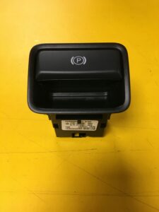 RĄCZKA PRZYCISK HAMULCA RĘCZNEGO W246 INFINITI Q30