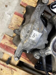 NOGA AMORTYZATOR ZWROTNICA ZAWIESZENIE PRZÓD LEWY INFINITI Q30