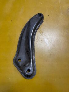 WSPORNIK MOCOWANIE ZAWIESZENIA BELKA INFINITI Q70