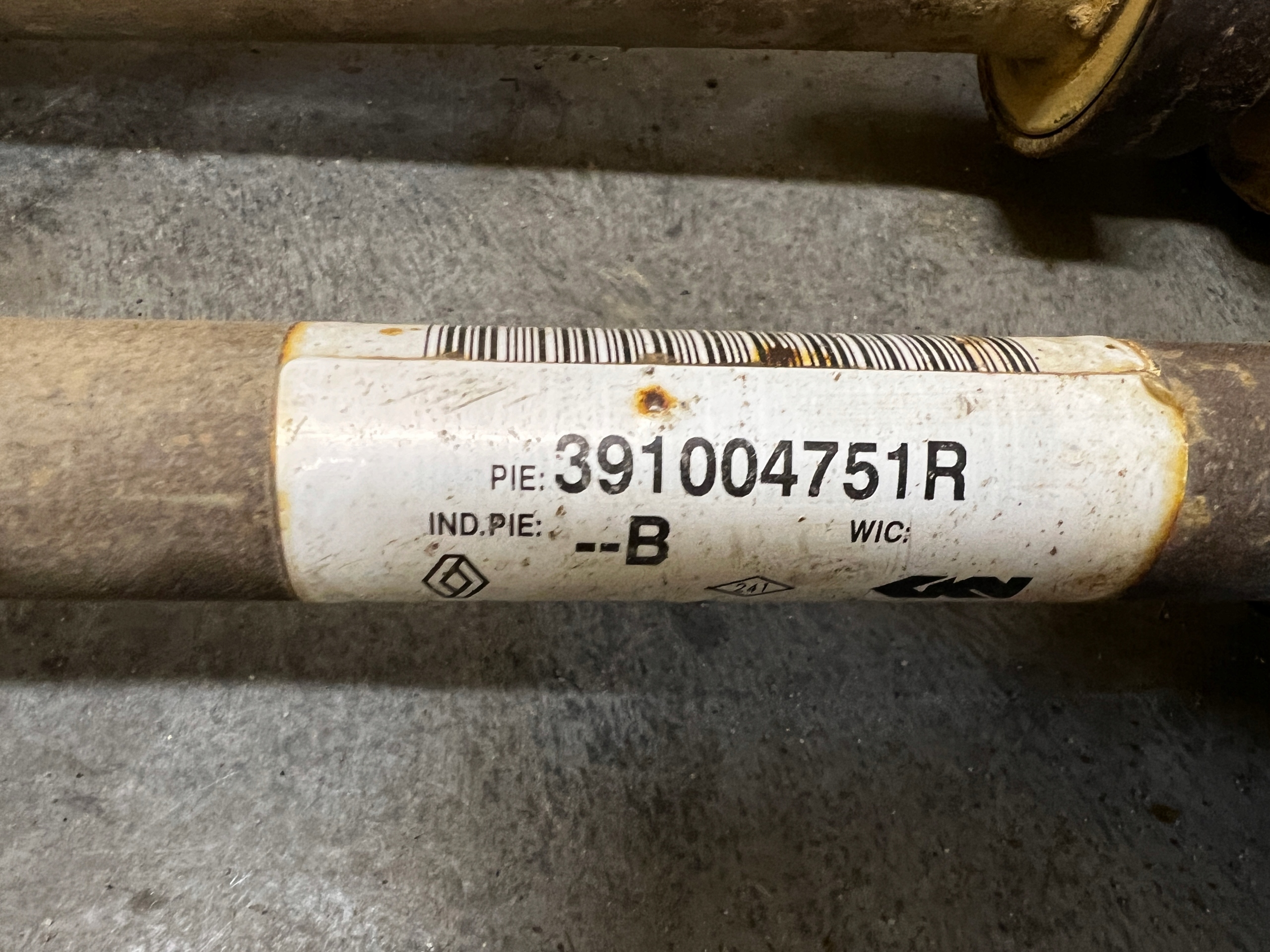 PÓŁOŚ PRZÓD PRZEDNIA PRAWA PRAWY DACIA DOKKER 1.5 BLUE DCI