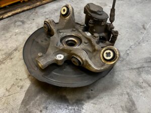 ZWROTNICA ZAWIESZENIE ZACISK TYŁ LEWY MERCEDES C-KLASA W206 2WD RWD