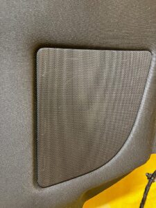 TYLNA PÓŁKA BAGAŻNIKA ŚWIATŁO STOP GŁOŚNIKI TESLA MODEL 3