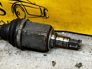 GRAND CHEROKEE WK2 PÓŁOŚ LEWA KRÓTKA P68193661AA