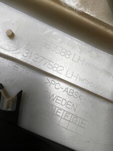 POSZYCIE OSŁONA OBUDOWA SŁUPKA ŚRODKOWEGO B LEWY VOLVO XC90 II