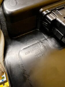 PANEL RAMKA BIEGÓW TUNEL PRZEŁĄCZNIKI NAPĘDU TOYOTA HILUX VIII 8 AUTOMAT