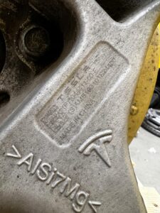 ZWROTNICA TYŁ KOMPLETNA ZACISK LEWA TESLA MODEL 3 2WD