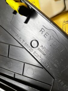 OSŁONA BOCZEK DESKI ZAŚLEPKA PRAWA PRAWY RENAULT KADJAR EU