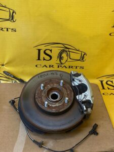 ZWROTNICA PIASTA TARCZ PRAWY PRZÓD FORD FIESTA MK8