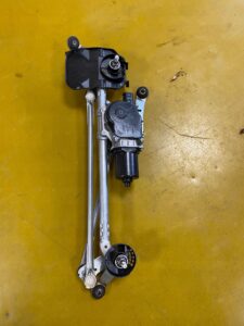 SILNICZEK MECHANIZM WYCIERACZEK EUROP INFINITI Q50