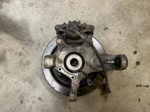 ZWROTNICA TARCZA ZACISK PIASTA TYŁ LEWY CHEVROLET CORVETTE C5 97-04