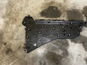 OSŁONA ZAŚLEPKA PANEL DESKI KONSOLI LEWA LAND ROVER DISCOVERY 5 V L462
