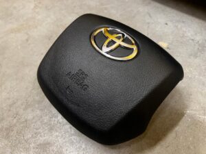 KOMPLET DESKA ROZDZIELCZA KOKPIT KONSOLA 2X PODUSZKI TOYOTA HILUX VIII 8