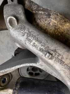 NOGA ZWROTNICA AMORTYZATOR PRZÓD PRAWY PORSCHE CAYMAN S 987