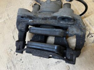 ZACISK HAMULCA HAMULCOWY CZUJNIK ABS TYŁ LEWY MERCEDES CLS W218 3.0 CDI