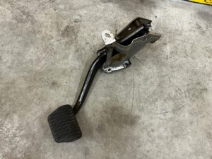 PEDAŁ HAMULCA AUTOMAT LAND ROVER DISCOVERY 5 V L462 LHD