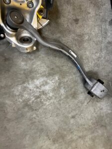 ZWROTNICA PIASTA CZUJNIK ABS PRZÓD PRAWY LAND ROVER DEFENDER II L663