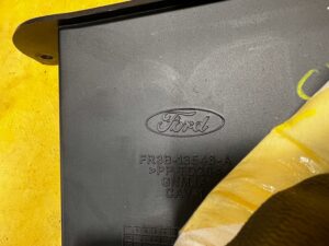 SCHOWEK PÓŁKA INSTRUKCJI FORD MUSTANG VI