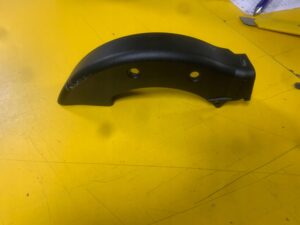 PRAWA OSŁONA ZAWIASU TYLNEJ KLAPY BMW 5 KOMBI F11