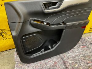 BOCZEK TAPICERKA DRZWI PRAWY PRZÓD FORD ESCAPE MK4