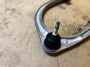 NOWY WAHACZ GÓRNY PRZÓD PRAWY FORD BRONCO 21-