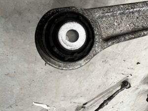 WAHACZ DOLNY DOŁ PRZÓD PRZEDNI PRAWY PORSCHE CAYENNE COUPE 9Y3 9Y0 HYBRID