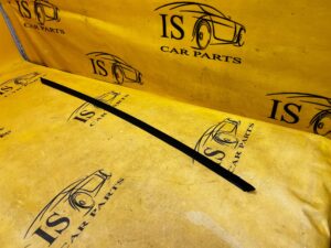 USZCZELKA LISTWA SZYBY CZOŁOWEJ PRZÓD PRAWY FORD EXPLORER MK6